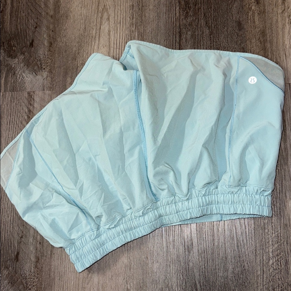 Lululemon shorts - Picture 3 of 4
